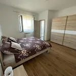 Apartament Varea *