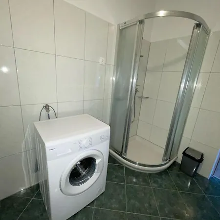 Varea * Ližnjan